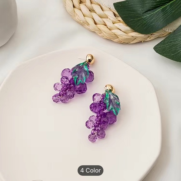 Grape bunch acrylic post dangle drop earrings gold tone for women Spring NWT - Picture 4 of 6